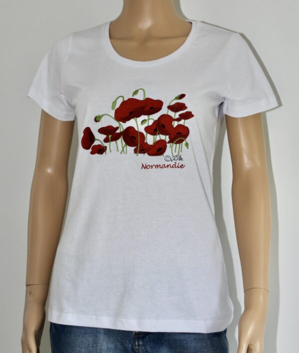 T-shirt blanc avec motif coquelicots brodés et inscription "Normandie".