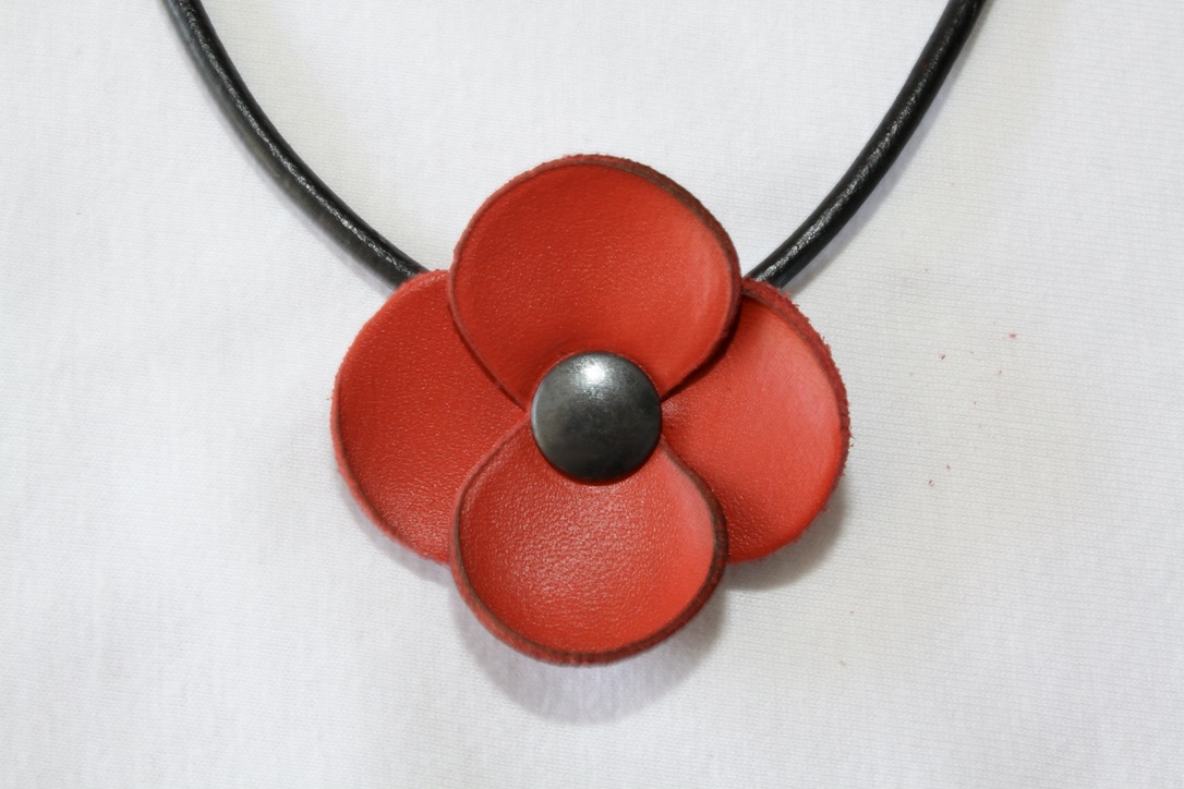 Poppy choker